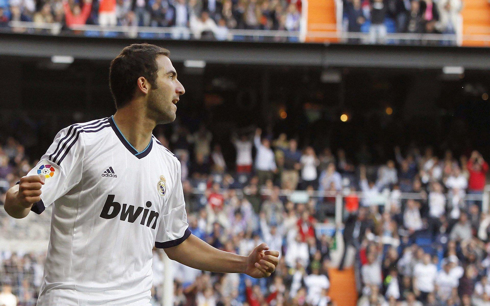 诺伊尔仍是世界前三门将!鲍曼力挺传奇,一门之争静待主帅抉择