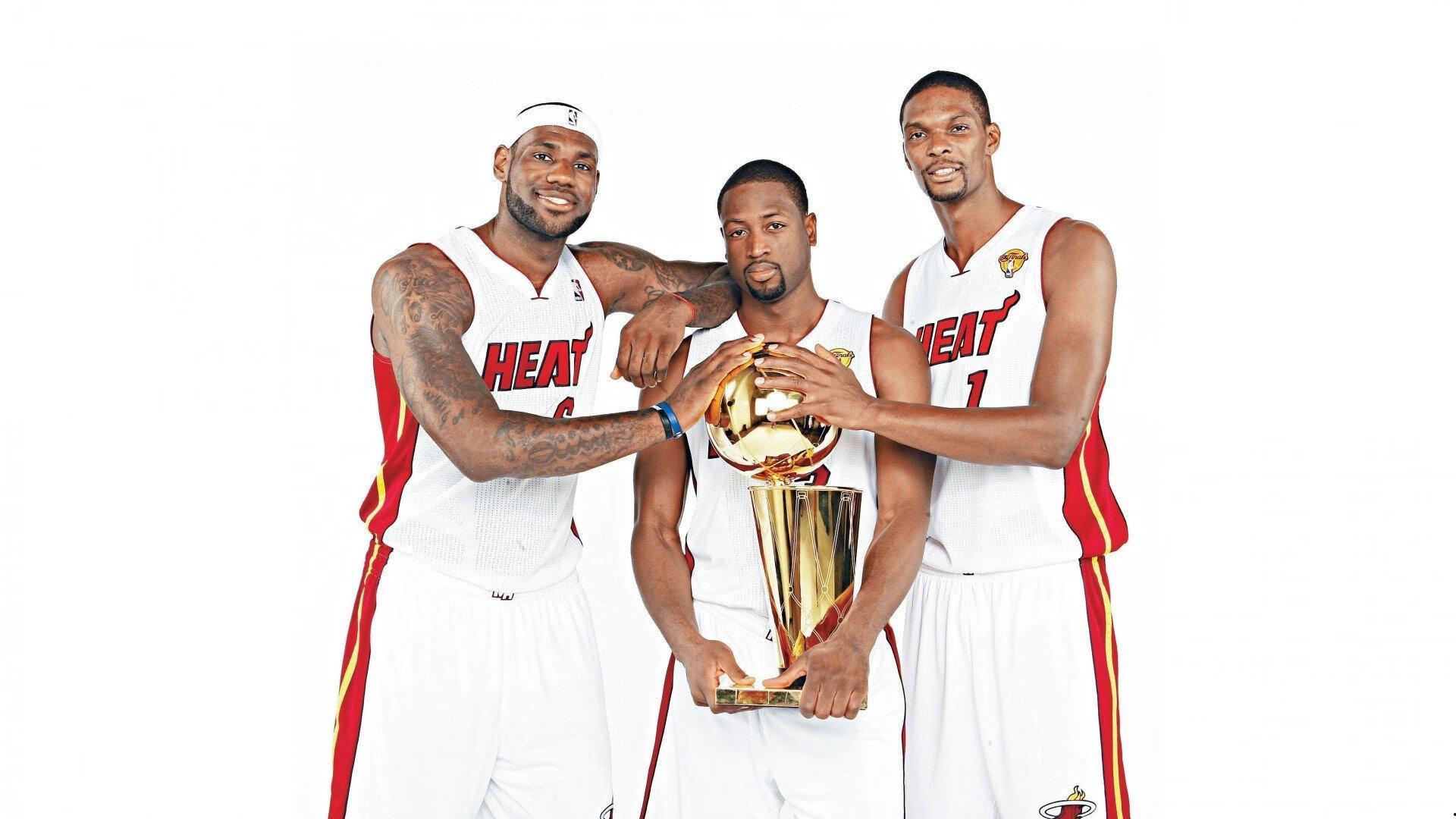 谢泼德眼疾手快断球反击，一条龙暴扣点燃全场—新秀闪耀改写比赛走势